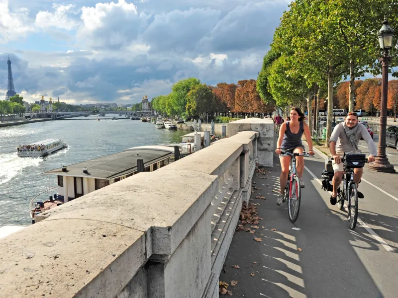 Départ de l'Avenue Verte à vélo à Paris