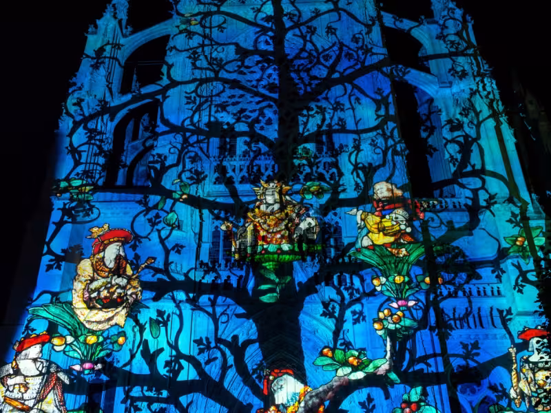 Spectacle de sons et lumières sur la cathédrale de Beauvais "Cathédrale Infinie" 
