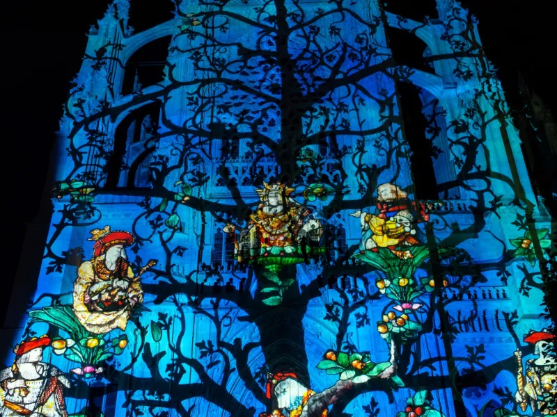 Spectacle de sons et lumières sur la cathédrale de Beauvais "Cathédrale Infinie"