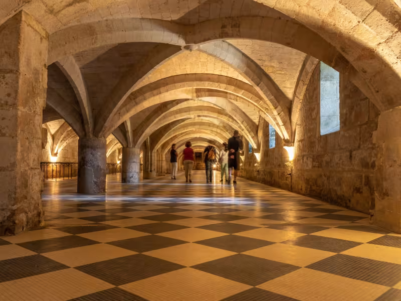 Visite des cryptes à l'abbaye du Moncel