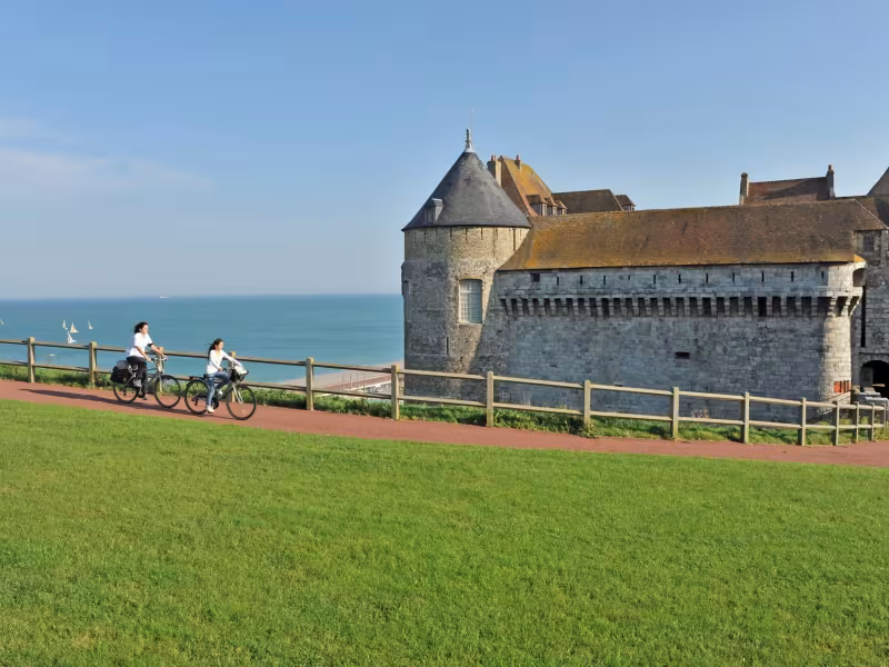 Avenue Verte London-Paris devant le château de Dieppe