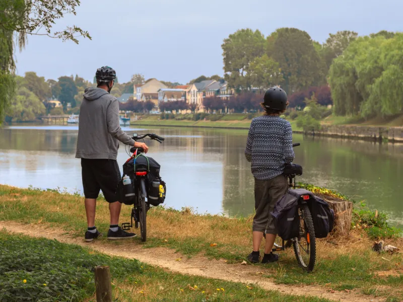Cyclistes au bord de l'Oise vers Parmain