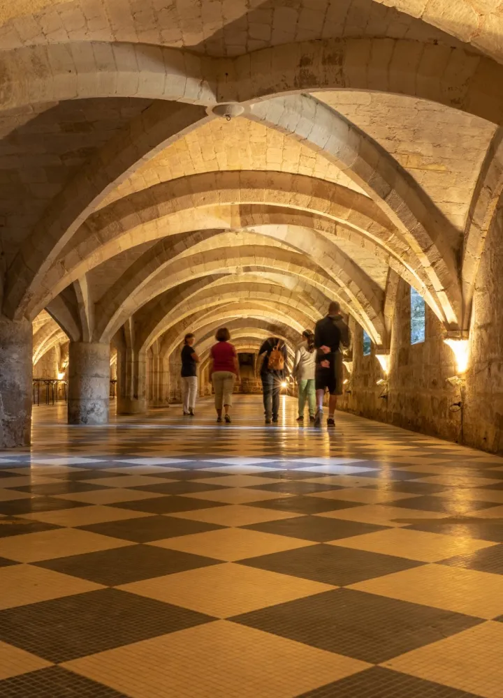 Visite des cryptes à l'abbaye du Moncel