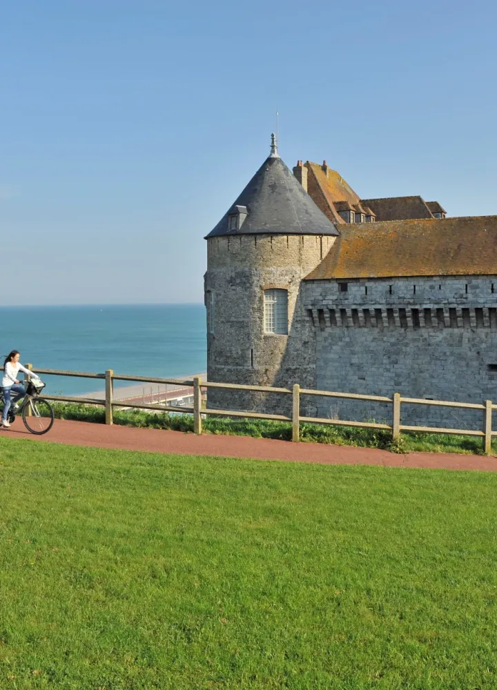 Avenue Verte London-Paris devant le château de Dieppe