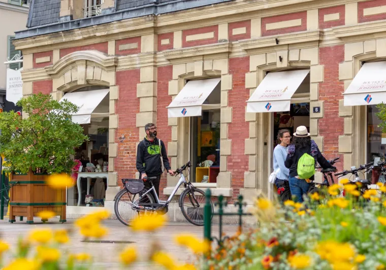 Devant l'office de tourisme de Rueil-Malmaison